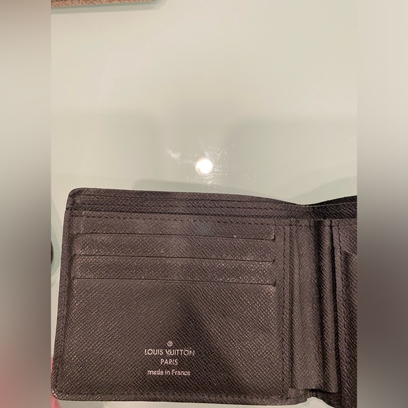 LV Multiple Wallet - Picture 2 of 5